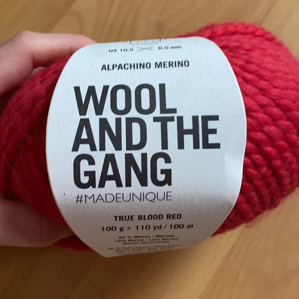 Red yarn - Picture 2 of 3